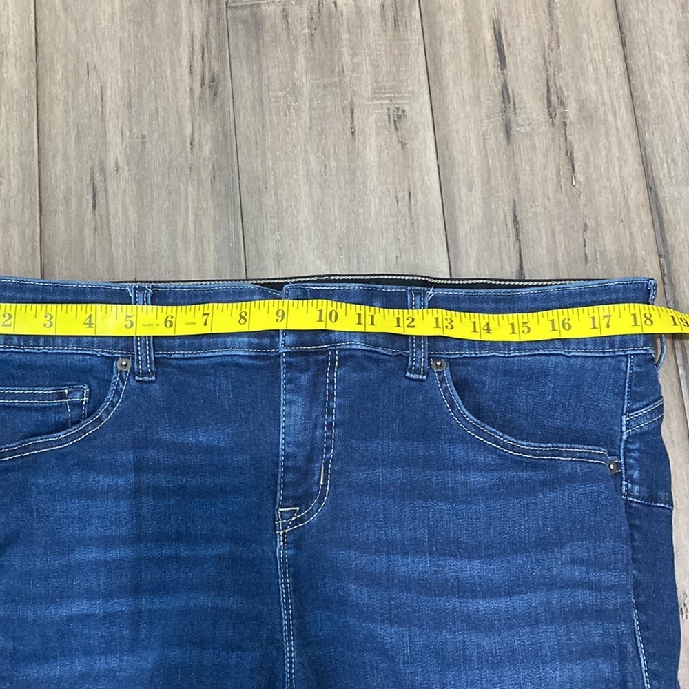 Torrid jeans premium short‎ - Picture 6 of 8